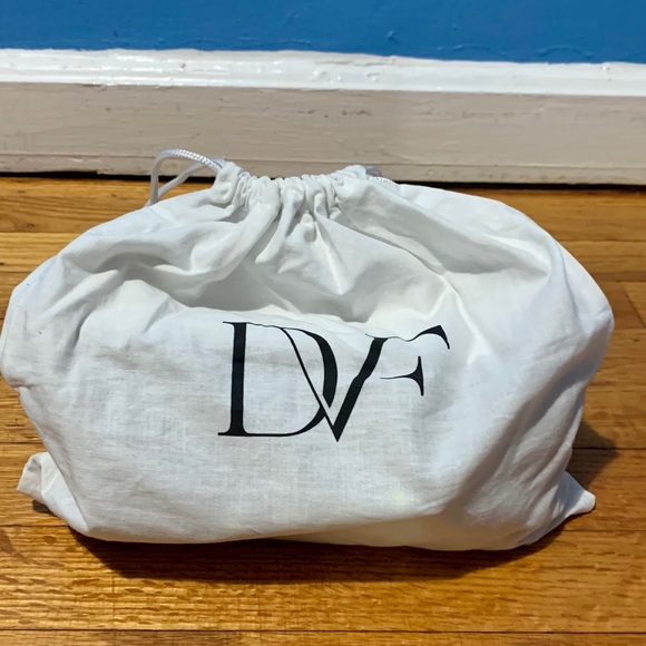 DVF WRISTLET. NWOT. Comes with dust bag - Picture 2 of 6